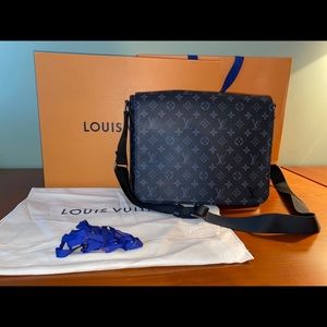 Louis Vuitton District MM Men’s Messenger Bag